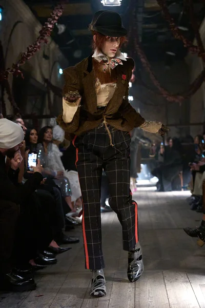 Look 24